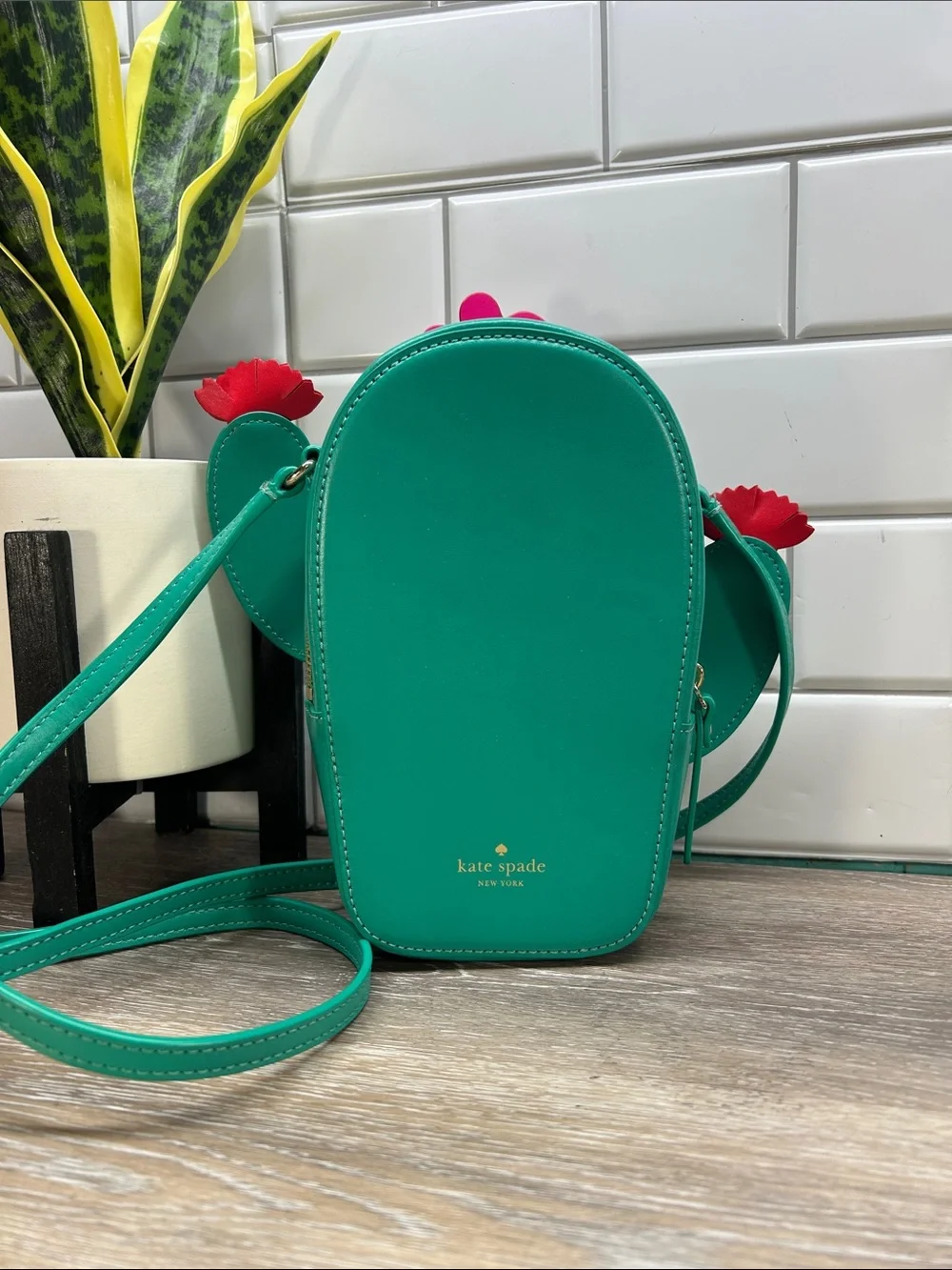 2965 Kate Spade Green Cactus Crossbody Bag with Pink Flower 222965 - Picture 2 of 4
